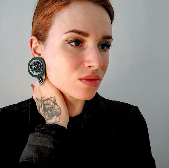 Clip earrings - Picture 2 of 3